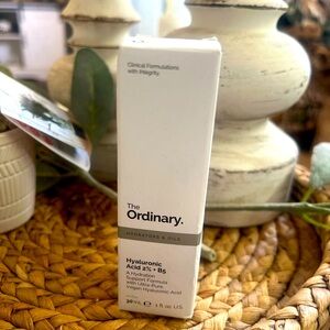 The Ordinary Hyaluronic Acid 2% + B5 and Niacinamide 10%+Zinc 1%